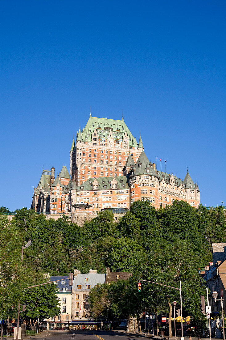 Kanada, Provinz Quebec, Québec, Altstadt als Weltkulturerbe der UNESCO, Schloss Fontenac vom Boulevard Champlain gesehen