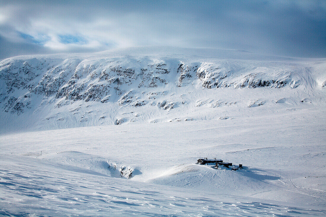 Sweden, County of Norrbotten, Lapland, Alesjaur, hiking trail of Kungsleden, refuge