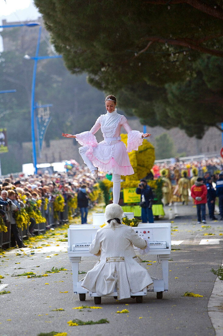 France, Alpes Maritimes, Mandelieu la Napoule, Mimosa Festival, parade