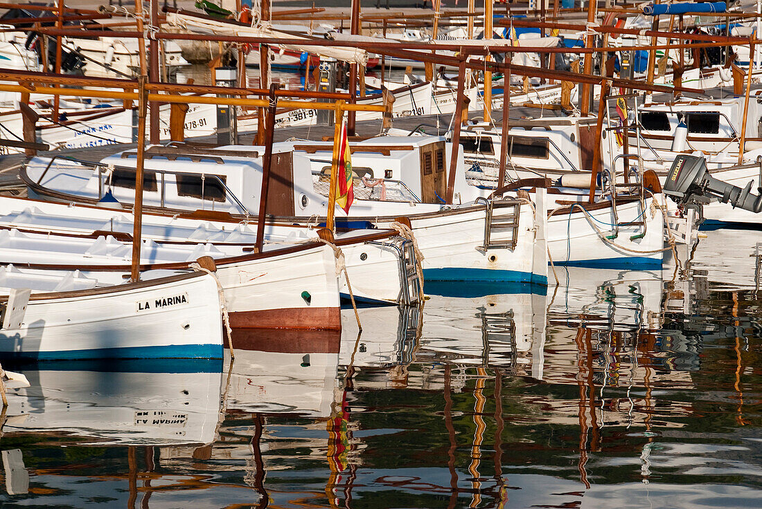 Spanien, Balearen, Mallorca, Puerto Soller verfügt über einen Fischereihafen und Yachthafen vor Ort