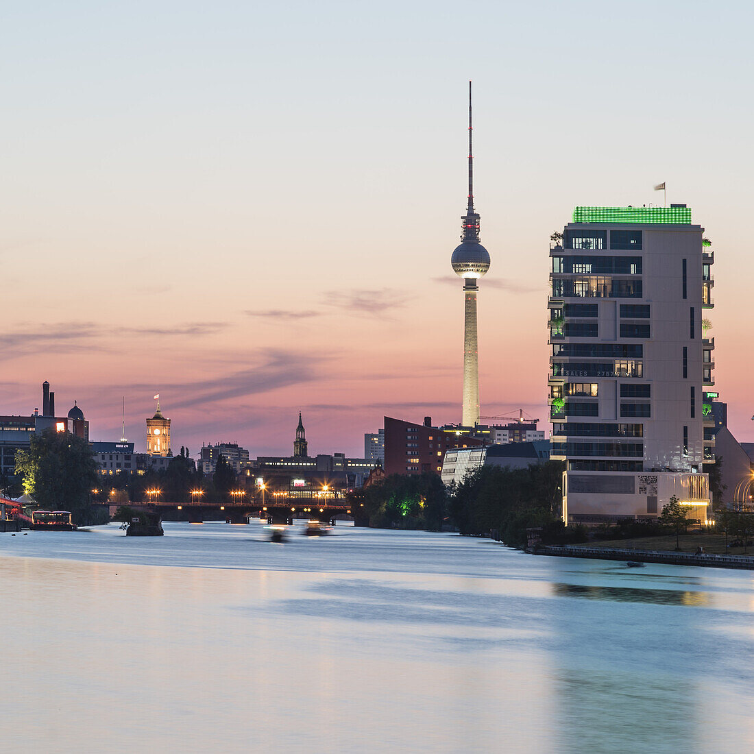 Skyline Berlin, Blick von Oberbaumbruecke auf Media Spree, Living Levels, Mercedes