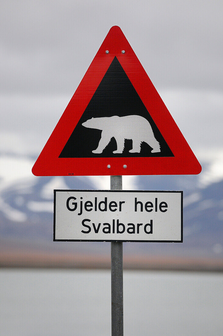 Norway, Svalbard (Spitzbergen), Longyearbyen, polar bear sign