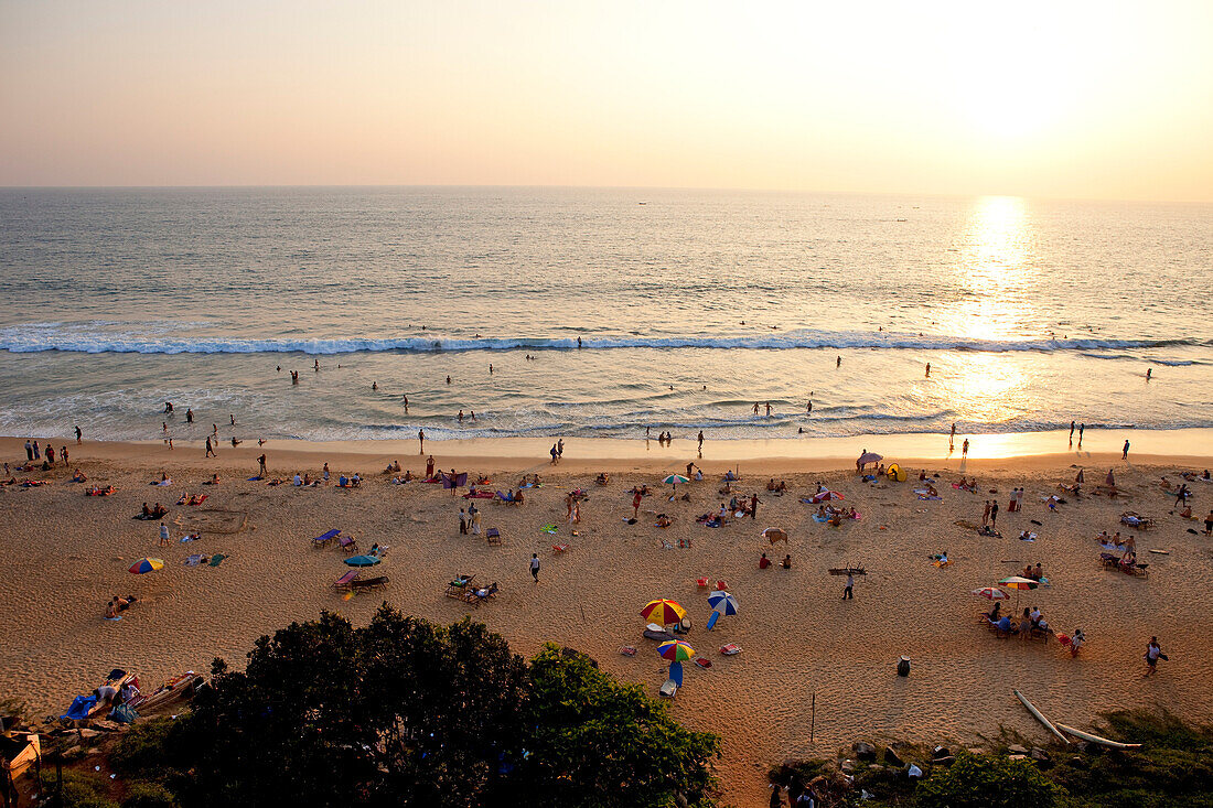 India, Kerala State, Varkala, seaside resort at the top of a cliff, sun doing down