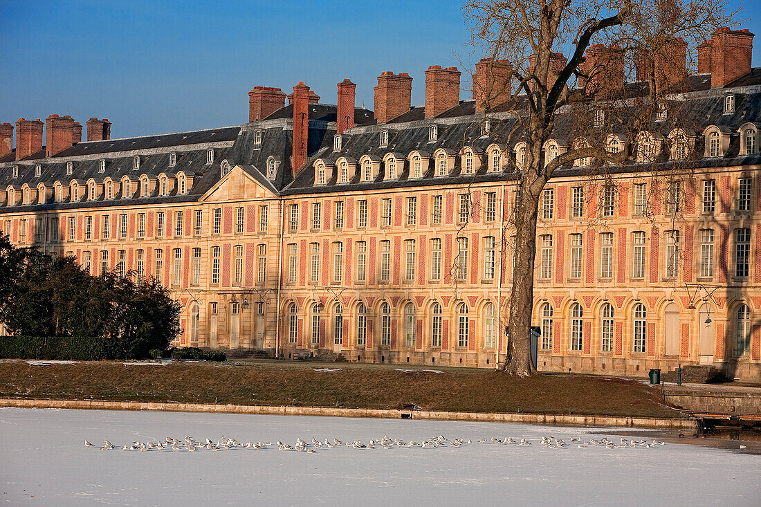 France, Seine et Marne, Fontainebleau, the Royal Castle, listed as World Heritage by UNESCO, etang des Carpes (Carps pond) frozen under the snow