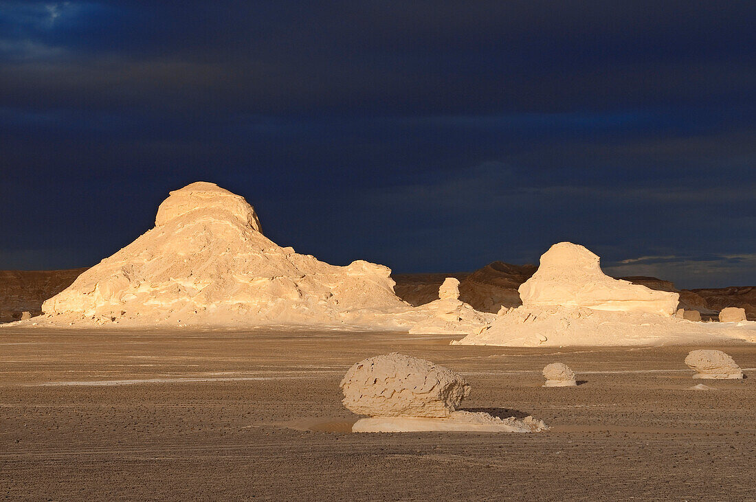 Egypt, Libyan Desert, Farafra, White Desert National Park