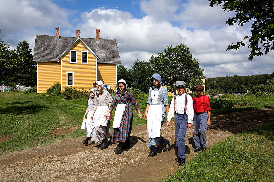 Canada, New Brunswick, Prince William, Kings Landing, living history village reenacting loyalist village from the beginning of the 19th century, youngs in period costume