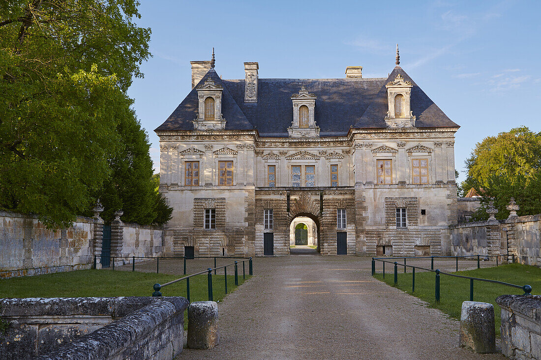 Tanlay Castle , Canal de Bourgogne , Departement Yonne , Burgundy , France , Europe