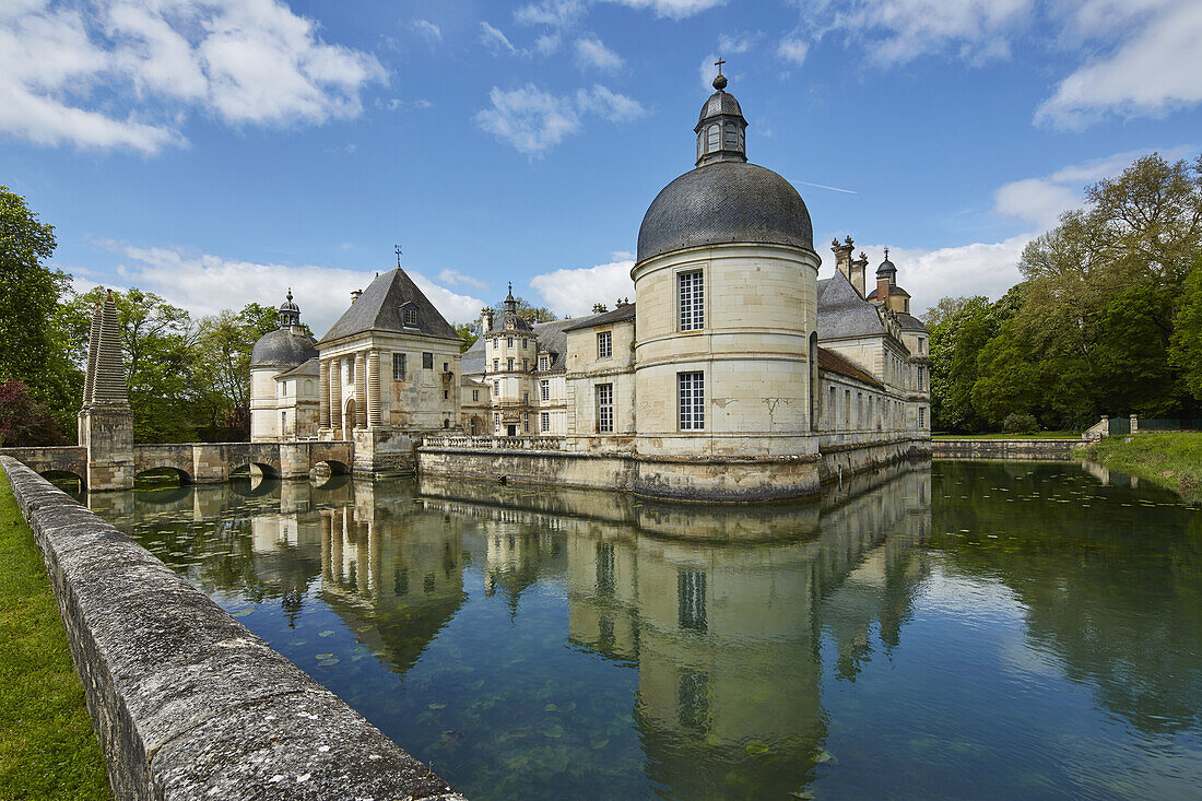 Tanlay Castle , Tanlay , Canal de Bourgogne , Departement Yonne , Burgundy , France , Europe