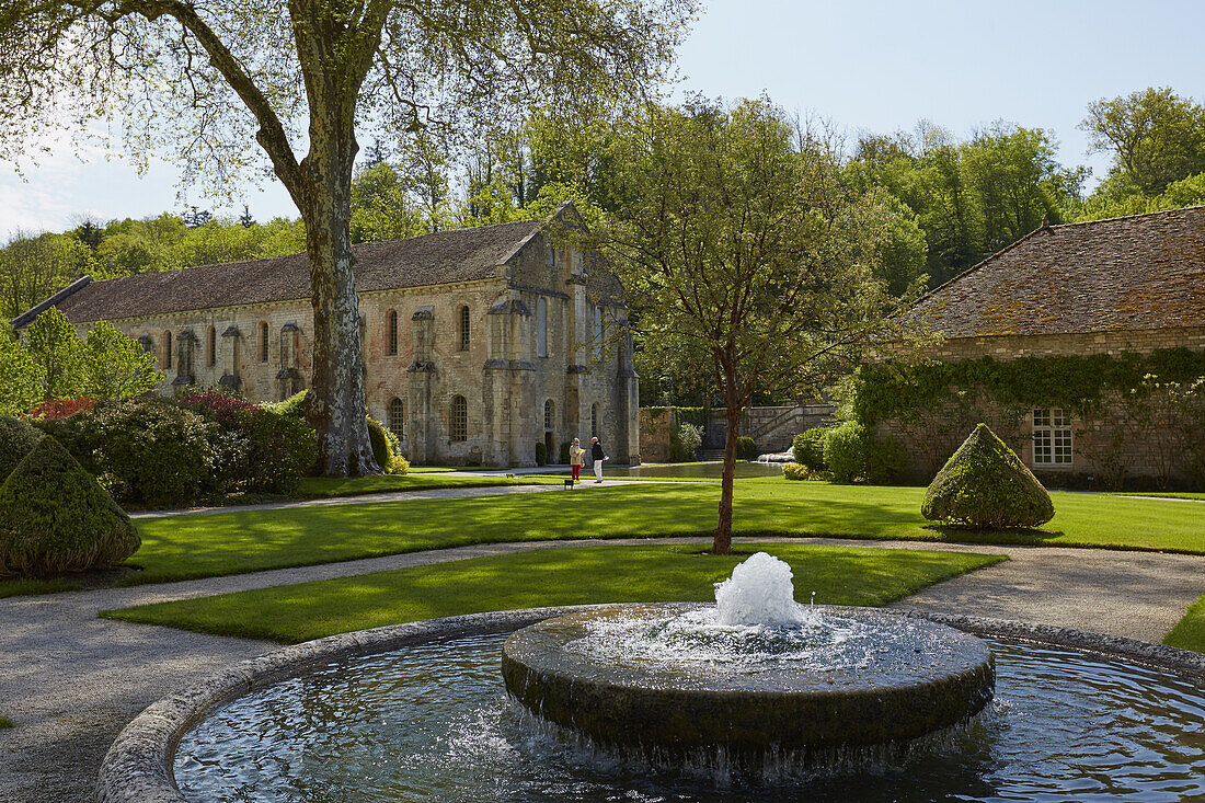 Abbaye de Fontenay bei Montbard , Canal de Bourgogne , Dept. Côte-d'Or , Region Burgund , Frankreich , Europa