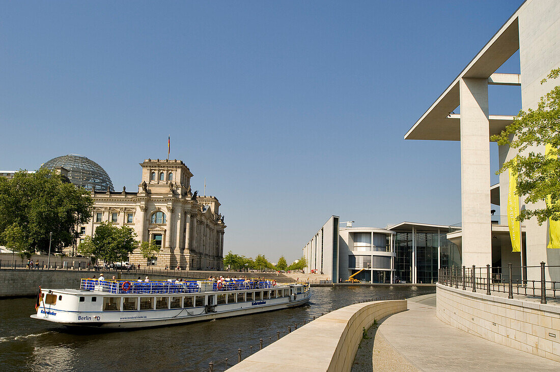 Germany, Berlin, Tiergaten district, the Reichstag and Marie Elisabeth Luders Haus by architect Stephan Braunfels view from the banks of the Spree