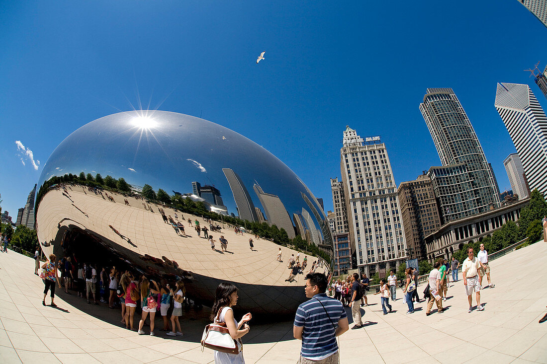 United States, Illinois, Chicago, Loop District, Millennium Park, Anish Kapoor's Cloud Gate, commonly called the Jelly Bean was set up in 2004 for te opening of the Millenium Park