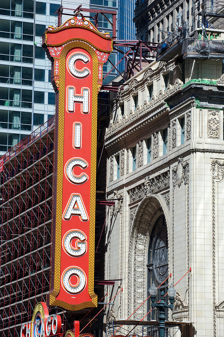 USA, Illinois, Chicago, Loop District, baute das Chicago Theater im Jahre 1921, dem ehemaligen Varieté-Theater und Kino