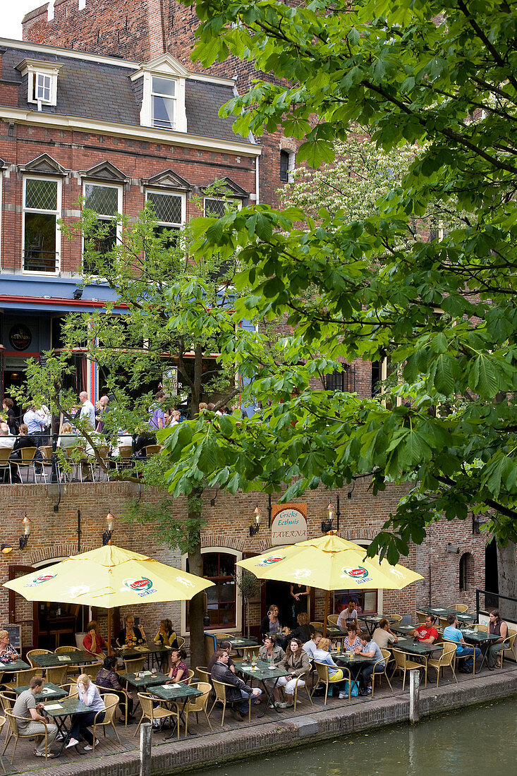 Netherlands, Southern Holland Province, Utrecht, café terraces beside the old canal (Oudegracht)