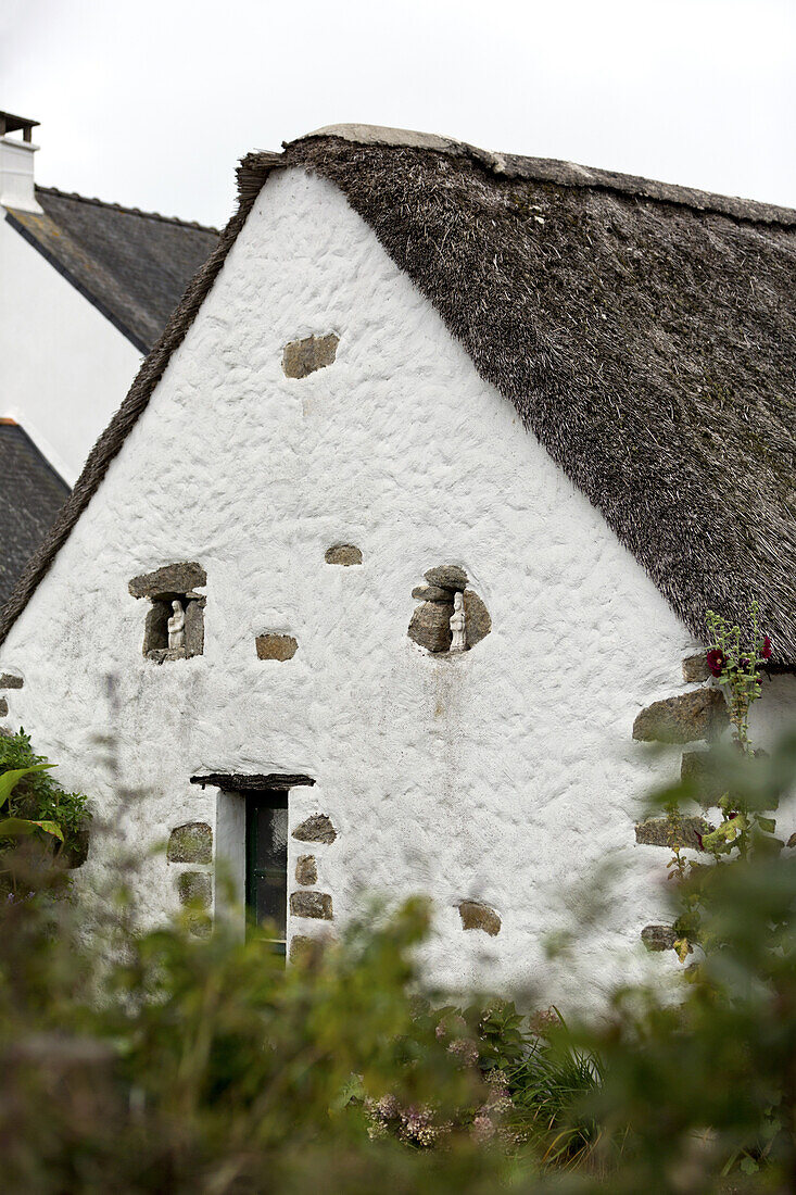 Reed houses, Ile de Fédrun, Bretagne, France