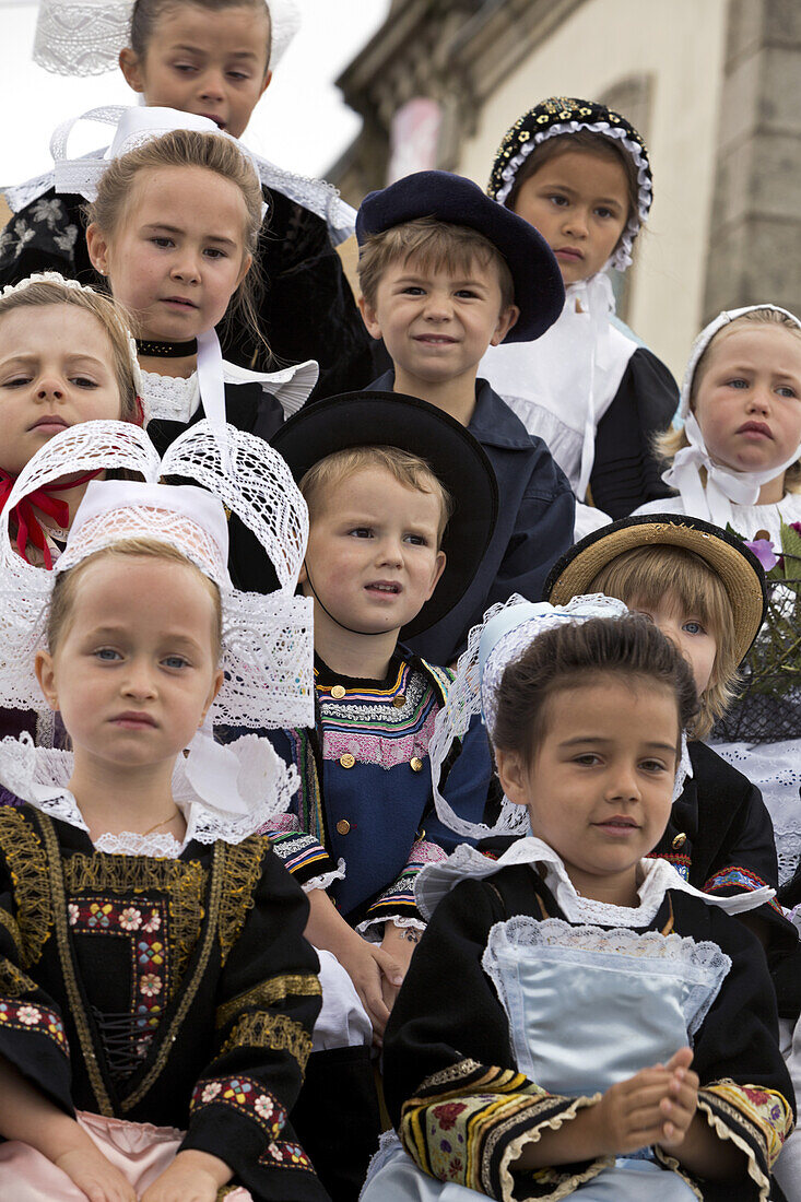 Traditional Bretonnais costume, The Festival des Filets bleus, Concarneau, Bretagne, France