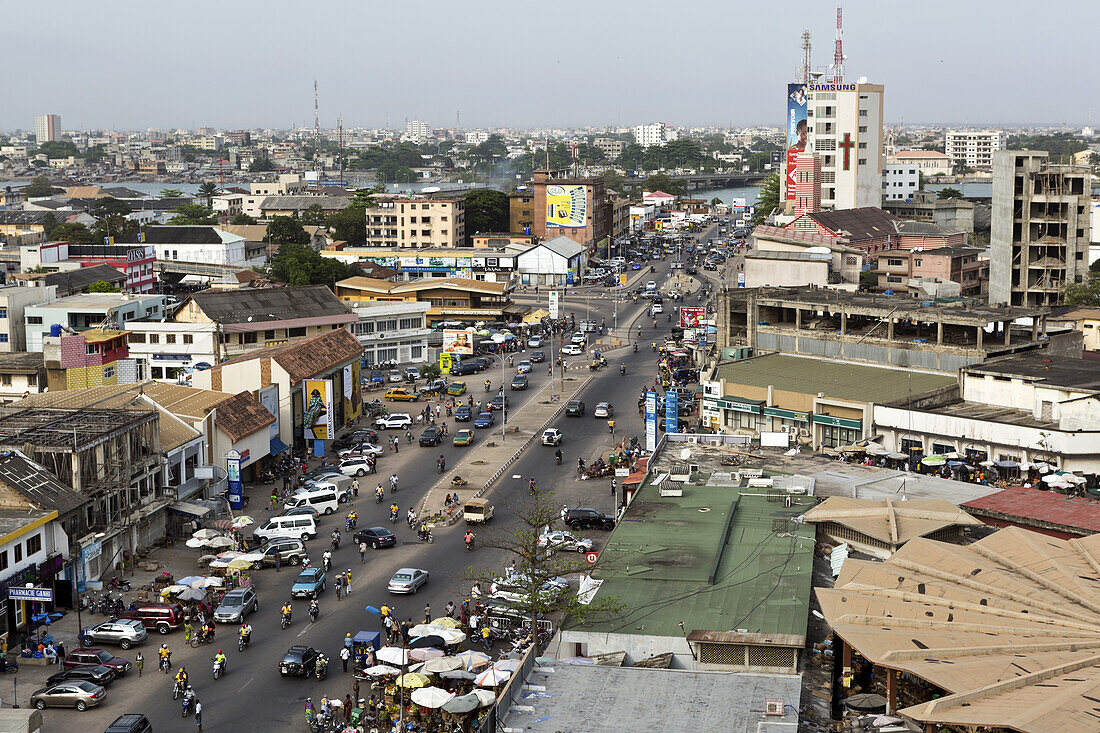 Avenue Clozel, Cotonou, Benin, West … – License image – 71124726 lookphotos