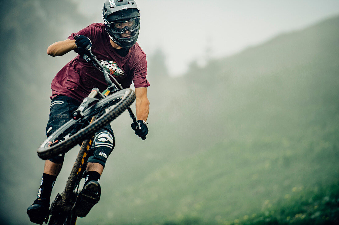 Bikepark Brandnertal, Brandnertal Valley, Mountainbiker, Downhill, Jump, Mountainbike, woods, gras, Vorarlberg, Austria, Mountains, Alps