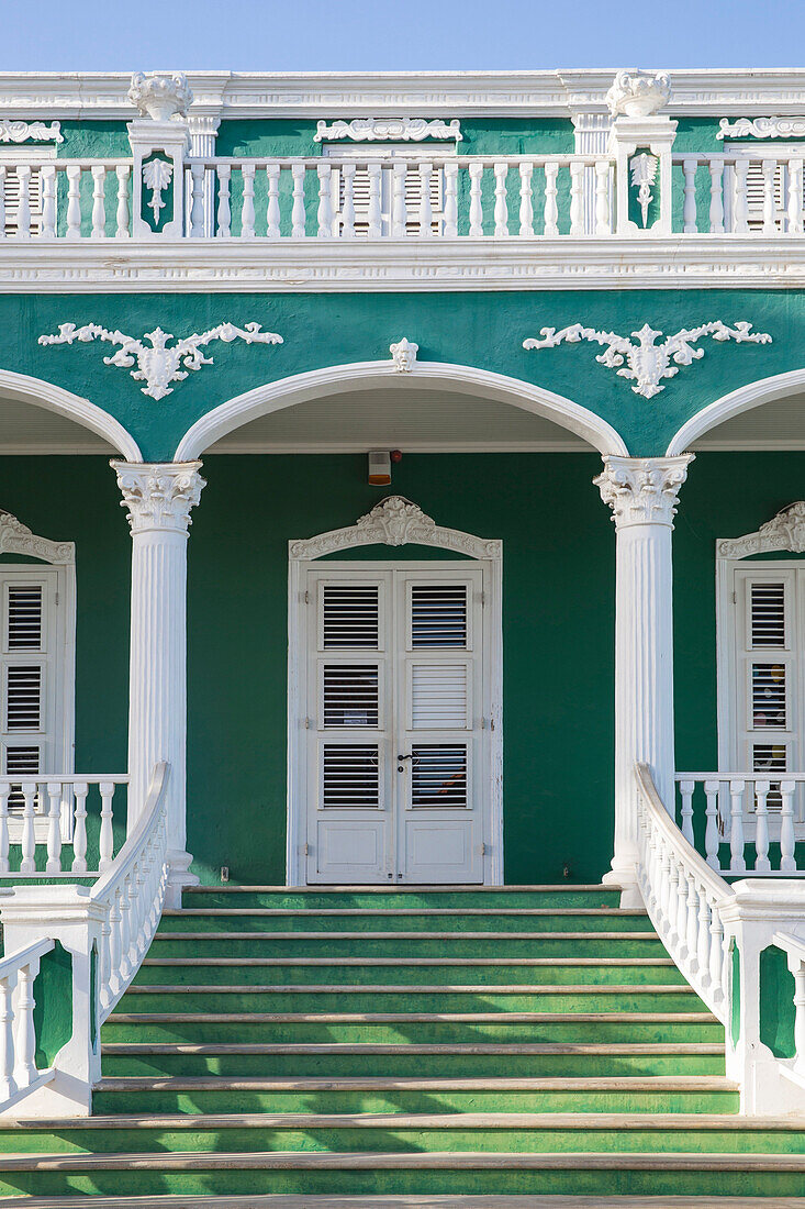 Colonial building on Plasa Horacio Hoyer, Pietermaai, Willemstad, Curacao, West Indies, Lesser Antilles, former Netherlands Antilles, Caribbean, Central America