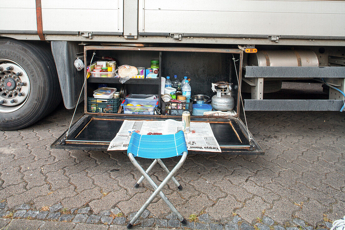 Truck parking, roadhouse, rest house, German Autobahn, truck driver's picnic, locker, supplies, meals, roadside, self-sufficient, motorway, freeway, speed, speed limit, traffic, infrastructure, Germany
