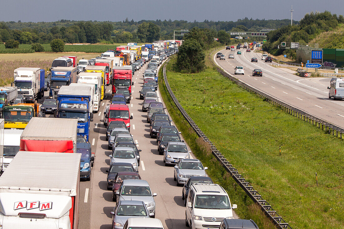 German Autobahn, traffic jam, congestion, A 99, cars, trucks, stopped, halt, motorway, highway, freeway, speed, speed limit, traffic, infrastructure, Germany