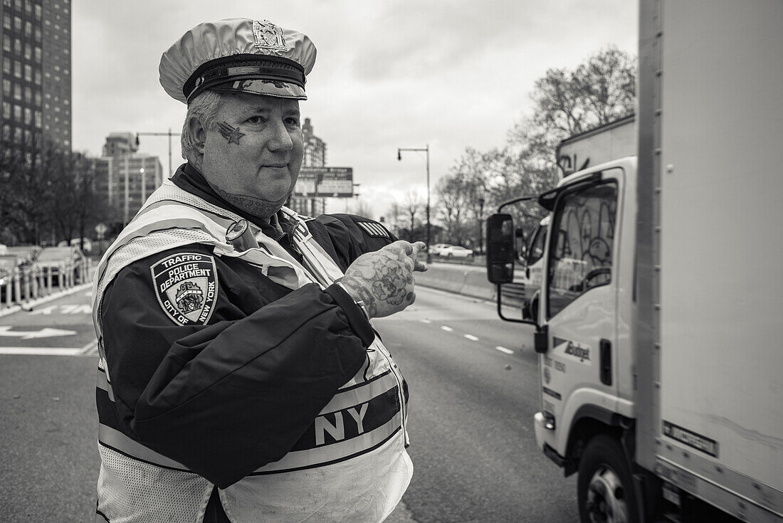 Ein Verkehrspolizist in New York, Stadt New York, New York, USA