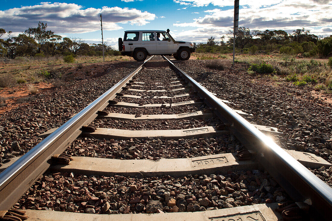 Die Transkontintinentale Bahntrasse am Ende des Goog's Track, Goog's Track, Südaustralien, Australien