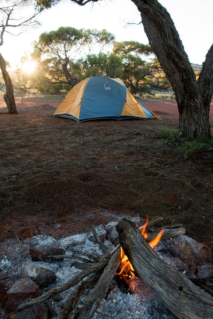 Zelten nahe dem Ufer des Lake Geirdner, Lake Geirdner, Südaustralien, Australien