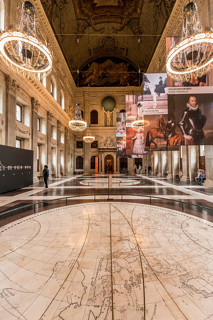 Paleis op de Dam der Königliche Palast in der Innenstadt von Amsterdam, Holland