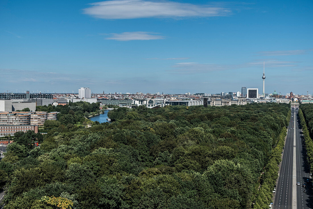 Blick von der Siegessäule in Richtung Reichstag und Brandenburger Tor, Berlin, Deutschland