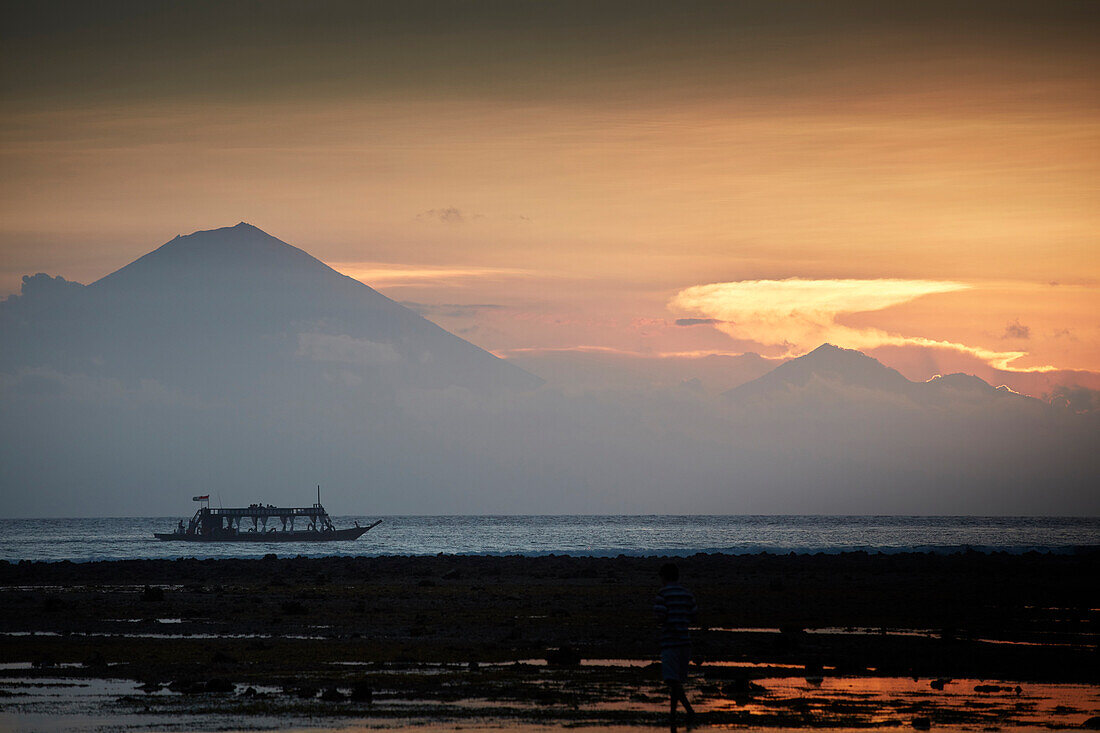 Sunset, view of Bali and the volcanoes Agung and Batur, Gili Trawangan, Lombok, Indonesia