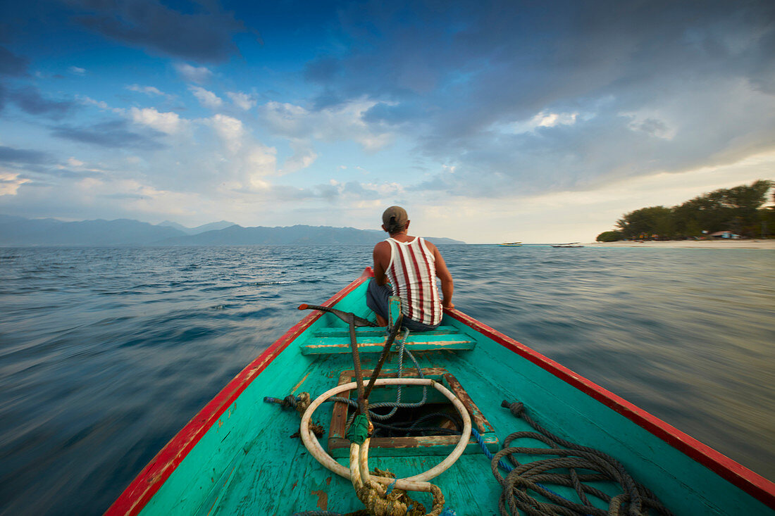Fischer, Bootsfahrt zwischen den Inseln, Gili Trawangan, Lombok, Indonesien