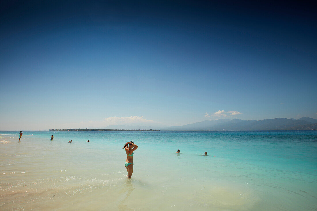 Strand, Blick auf Lombok, Gili Trawangan, Lombok, Indonesien