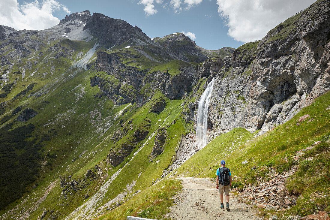 Wasserfall Schwarzwand unterhalb der Sesvennahütte, Sesvennagruppe zw Unterengadin Schweiz und Vinschgau, Italien