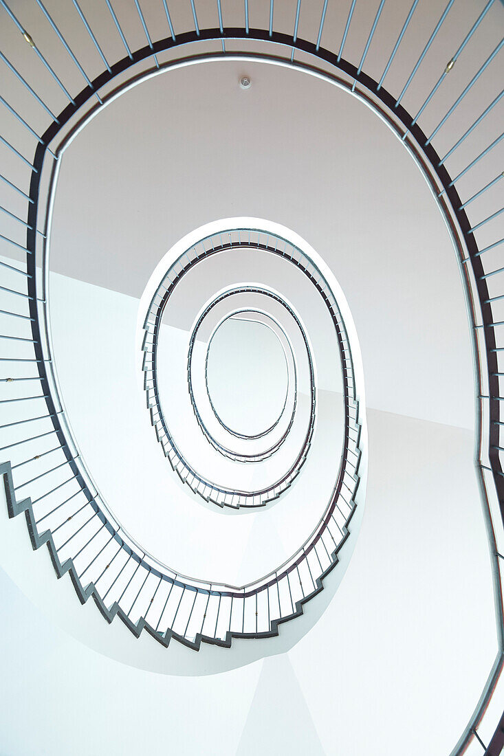 Spiral staircase, Spiral
