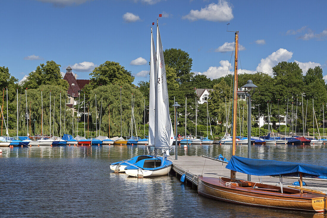 Bootsverleih und Restaurant bei Bobby Reich an der Außenalster, Winterhude, Hansestadt Hamburg, Norddeutschland, Deutschland, Europa