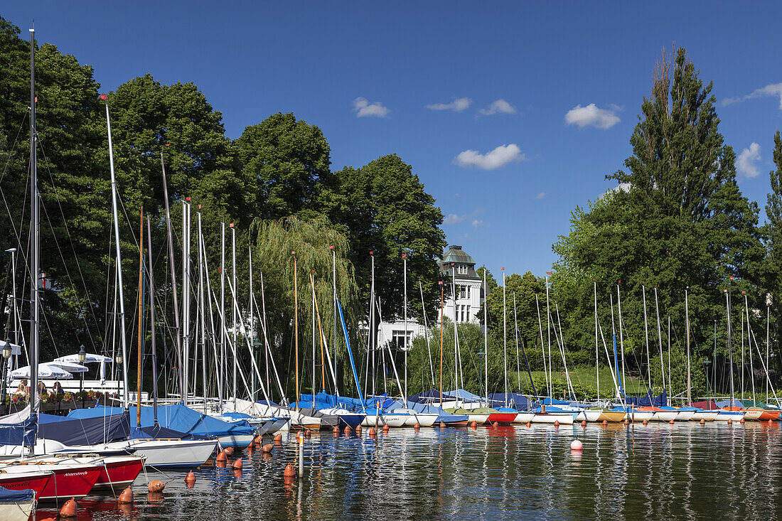 Bootsverleih und Restaurant bei Bobby Reich an der Außenalster, Winterhude, Hansestadt Hamburg, Norddeutschland, Deutschland, Europa