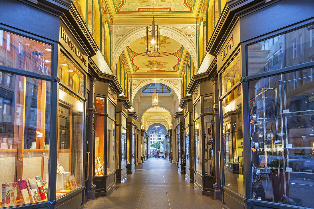 Die Mellin-Passage in der Alsterarkade am Hamburger Rathausmarkt, Hamburger Innenstadt, Hansestadt Hamburg, Norddeutschland, Deutschland, Europa