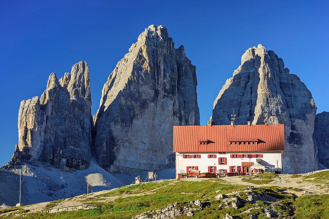 Hut Rifugio Locatelli and Tre Cime, hut Rifugio Locatelli, Sexten Dolomites, Dolomites, UNESCO World Heritage Dolomites, South Tyrol, Italy