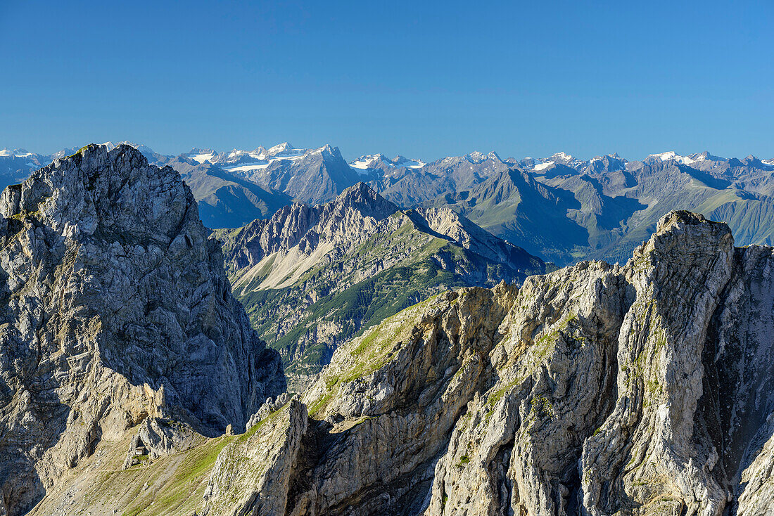 View to Linderspitze and Stubai Alps in background, fixed-rope route Mittenwalder Hoehenweg, Karwendel range, Upper Bavaria, Bavaria, Germany