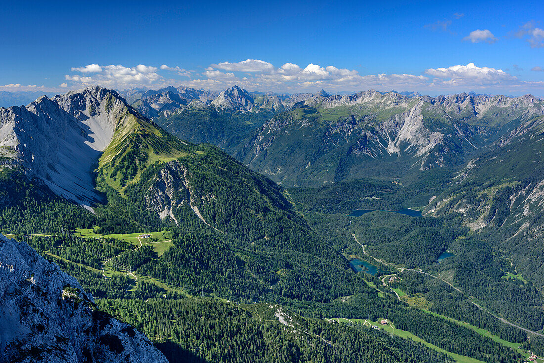 Hochwannig und Lechtaler Alpen, von der Ehrwalder Sonnenspitze, Mieminger Berge, Tirol, Österreich
