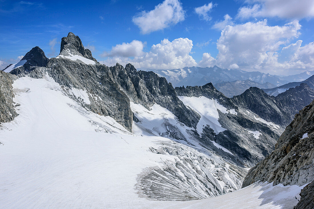 View to Gabler, Reichenspitze and glacier Kuchelmoosferner, from Kuchelmooskopf, Zillergrund, Reichenspitze group, Zillertal Alps, Tyrol, Austria