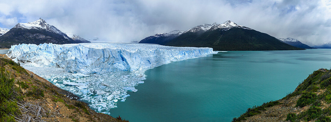 Perito Moreno Glacier off the South Patagonian ice field, Los Glaciares National Park, Santa Cruz Province, Argentina