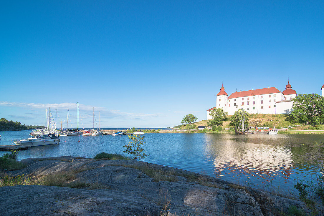 Sicht auf Schloss Läckö, Vänernsee, Kallandsö, Lidköping, Västergötland, Schweden