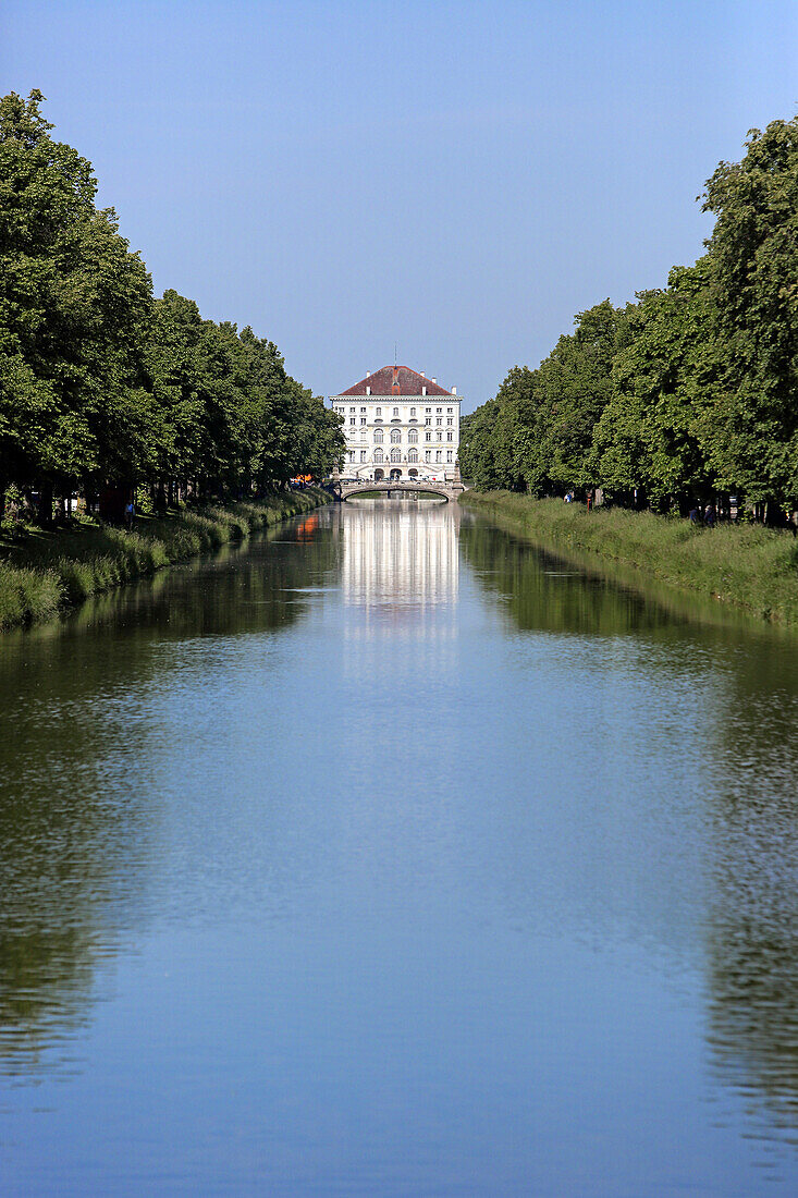 Schlosskanal mit der Menzinger Brücke, Nymphenburg, München, Bayern, Deutschland