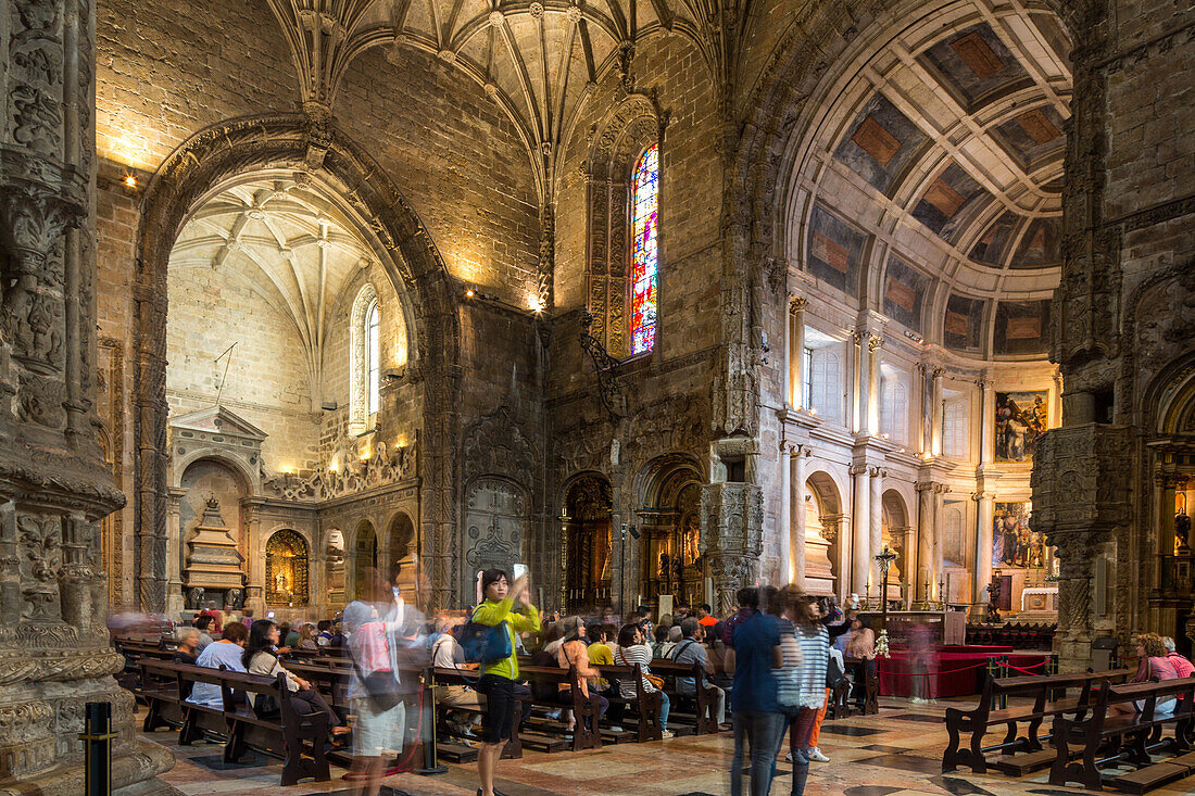 Kirche Jeronimos Kloster, Spätgotik, Hieronymuskloster, Touristen, Foto mit smart phone, Belém, Lissabon, Portugal