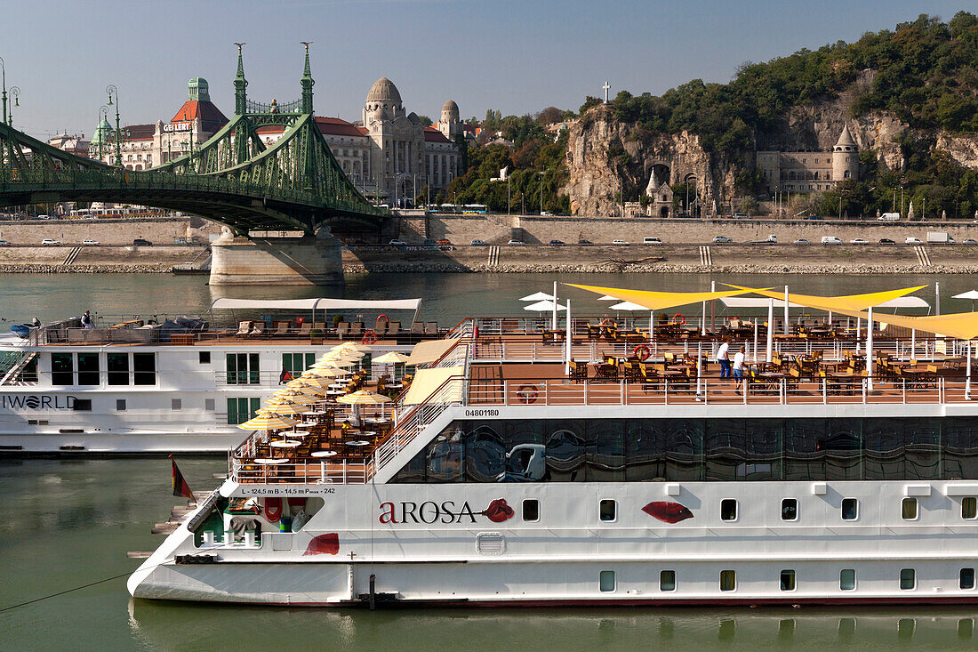 Sightseeing boats on the Danube and Szabadsag Hid (Liberty Bridge), Budapest, Hungary