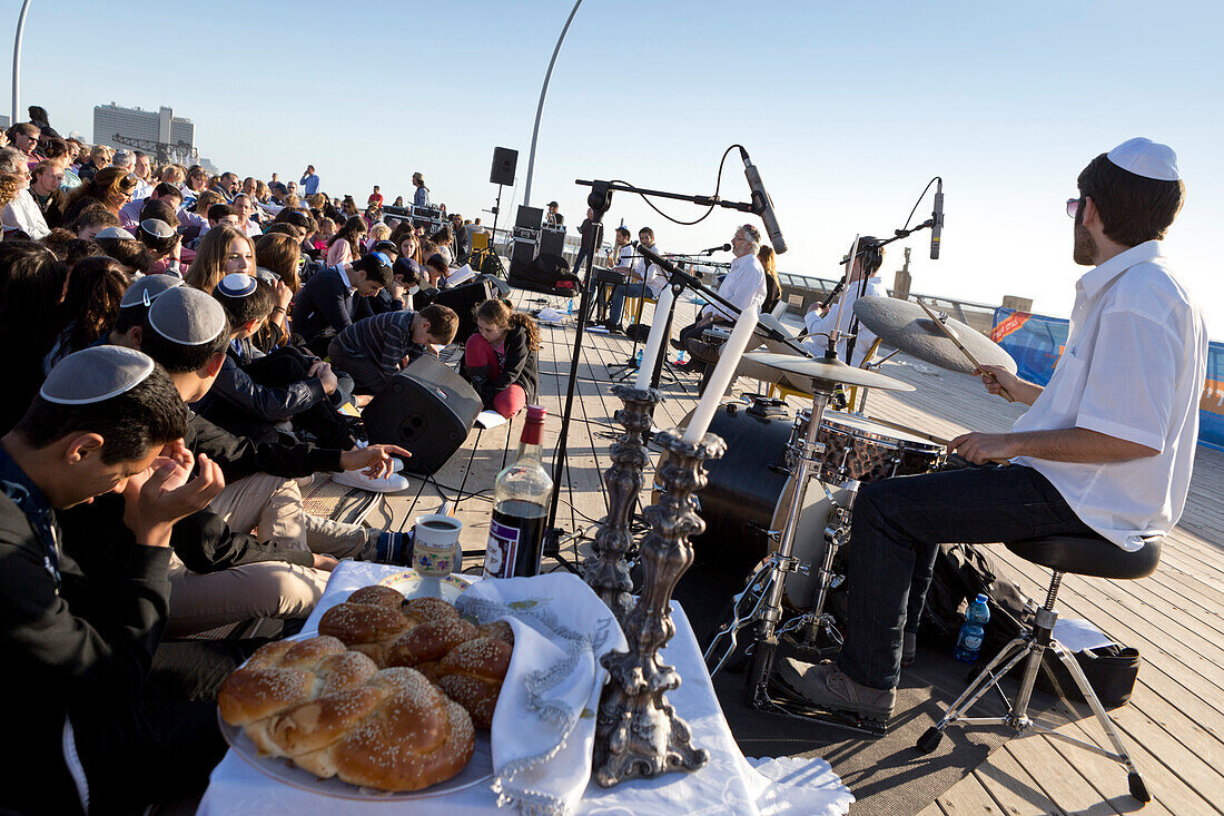 Freitag Abend Open-Air-Konzert, das angesagte Hafengebiet, Norden Tel-Aviv, Israel