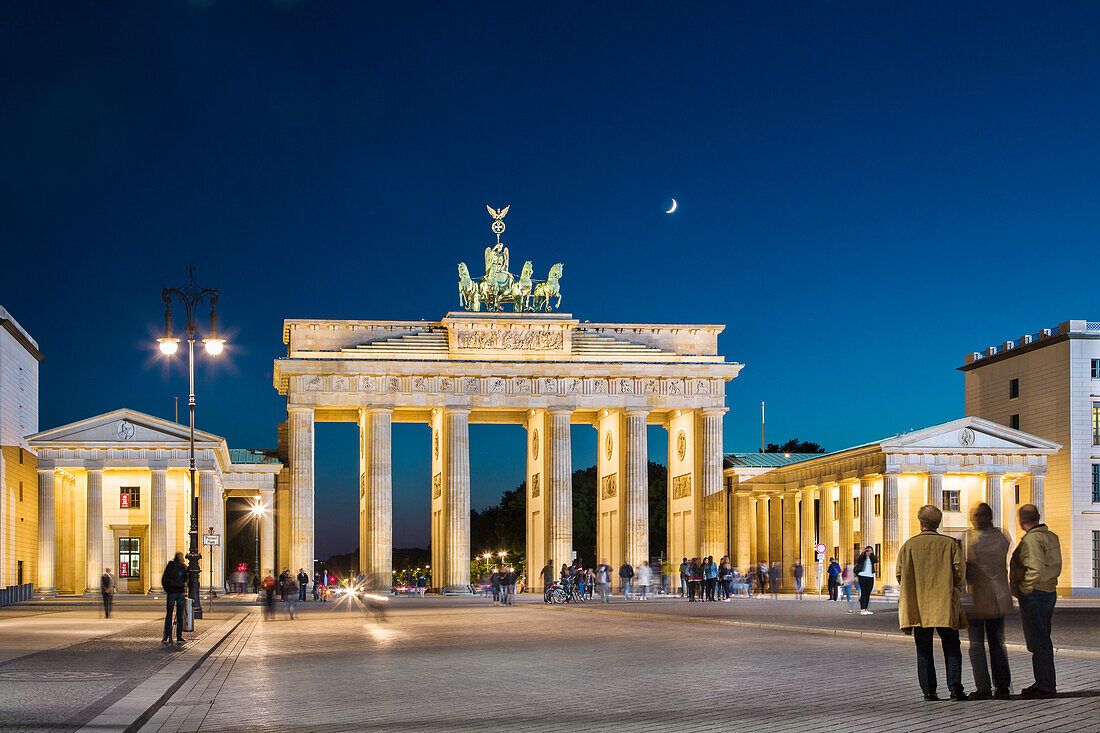 Abendstimmung, Brandenburger Tor und Pariser Platz, Mitte, Berlin, Deutschland