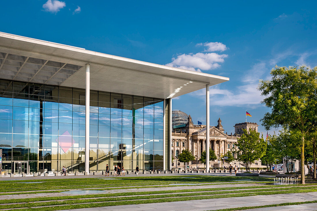 Paul-Löbe-Haus und Reichstag, Mitte, Berlin, Deutschland