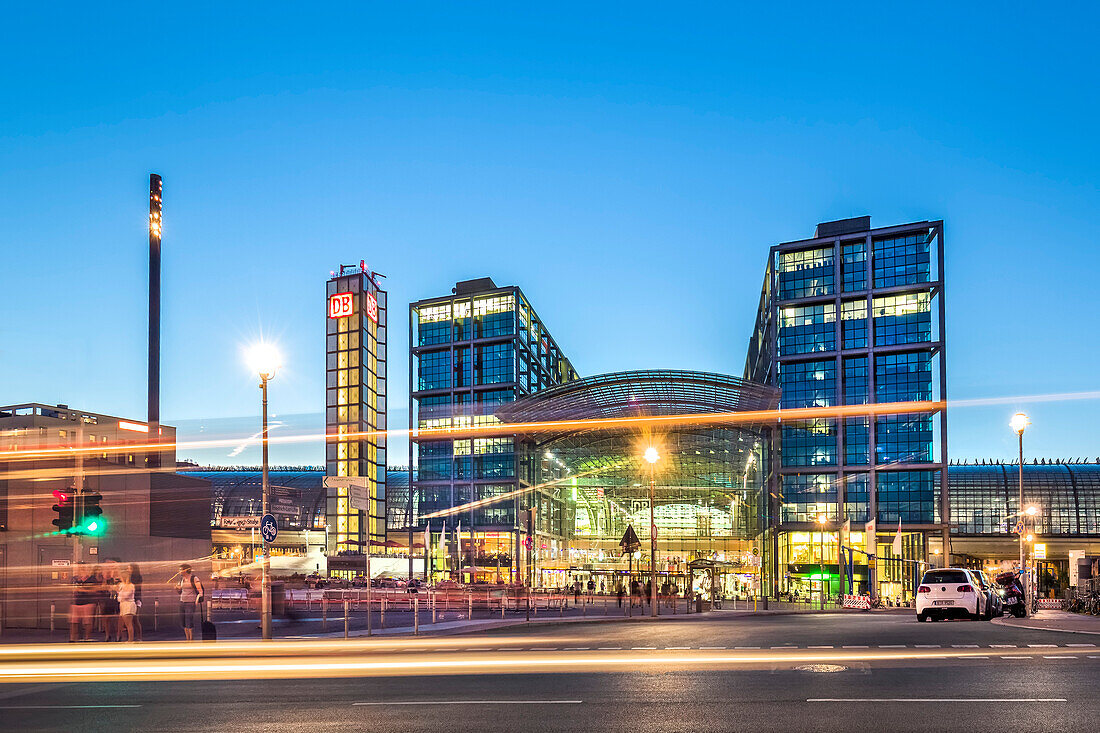 Hauptbahnhof bei Nacht, Mitte, Berlin, Deutschland